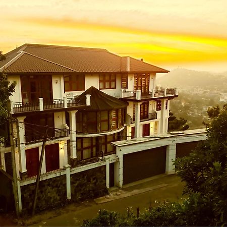 Golden King Residence - Free Pickup From Kandy Railway Station Bagian luar foto