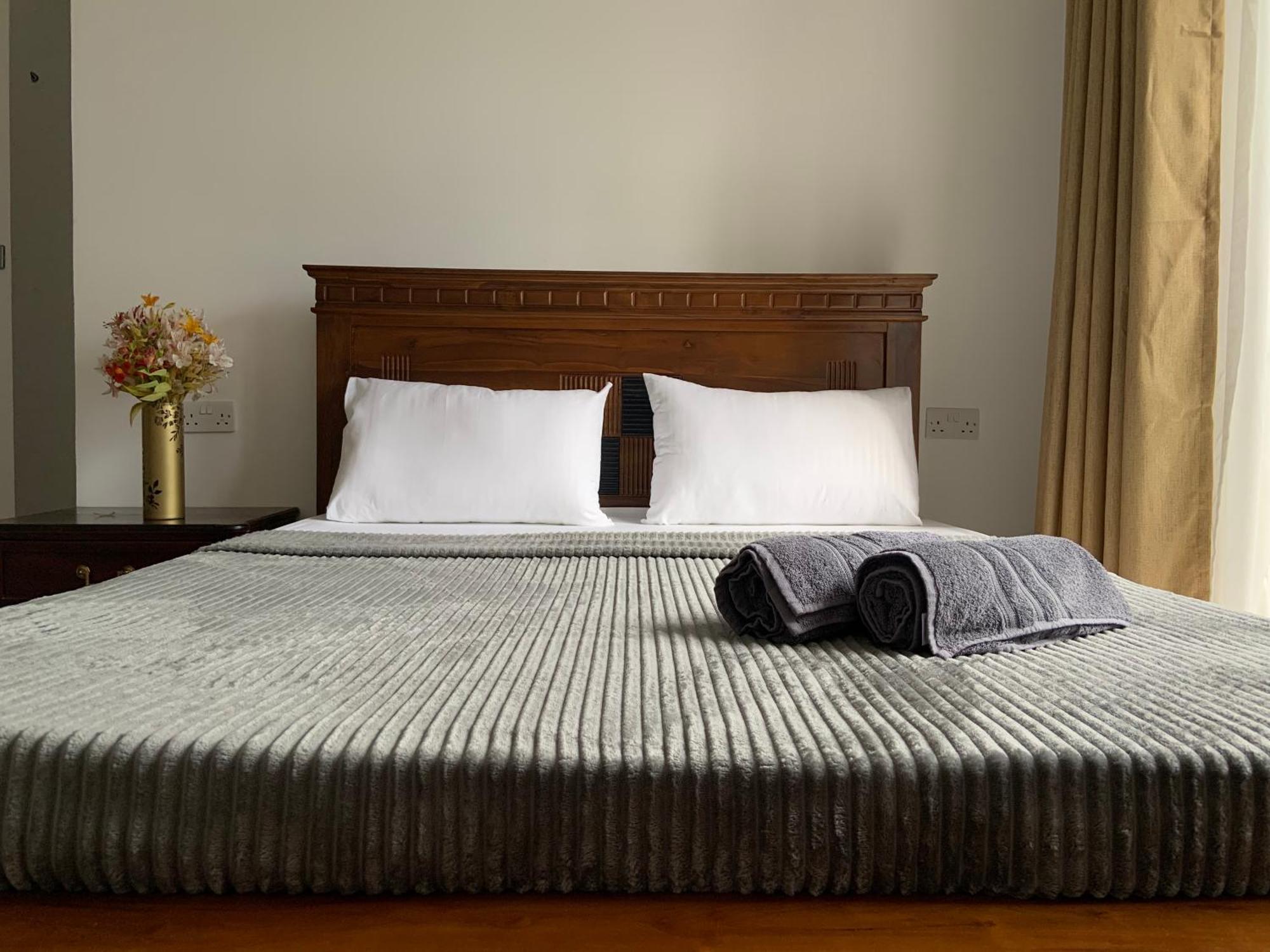 Golden King Residence - Free Pickup From Kandy Railway Station Bagian luar foto