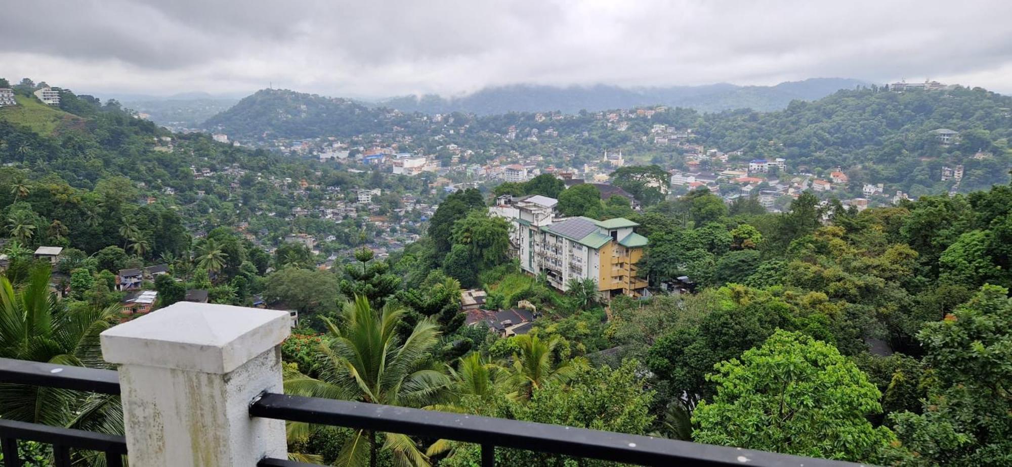 Golden King Residence - Free Pickup From Kandy Railway Station Bagian luar foto