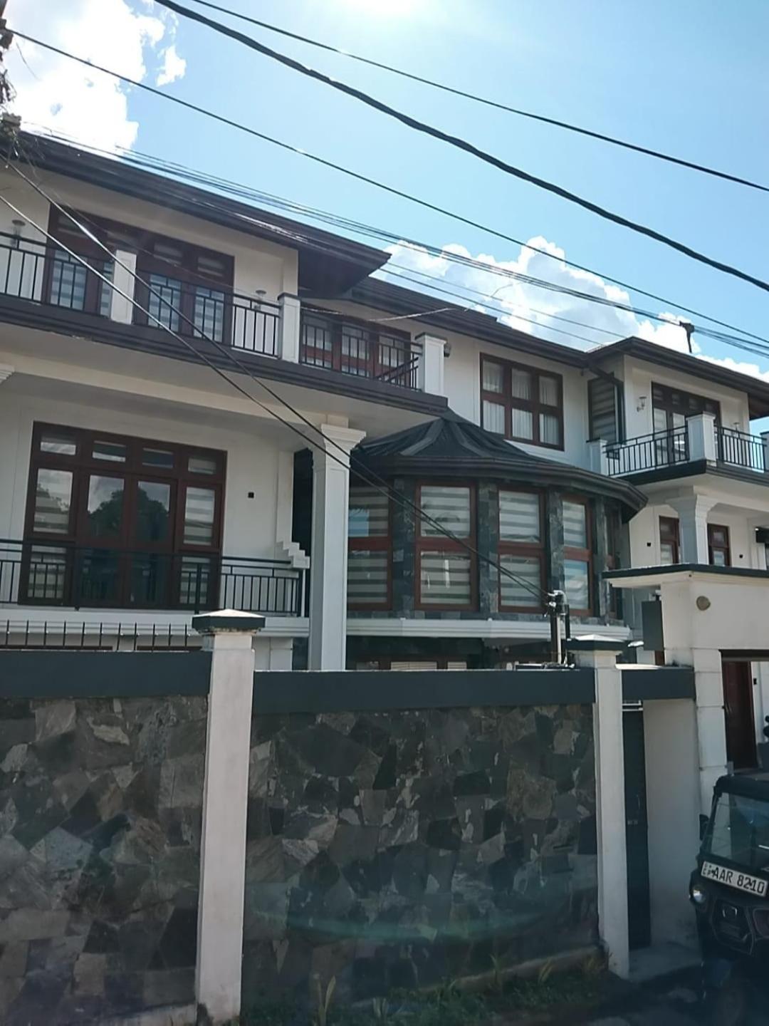 Golden King Residence - Free Pickup From Kandy Railway Station Bagian luar foto