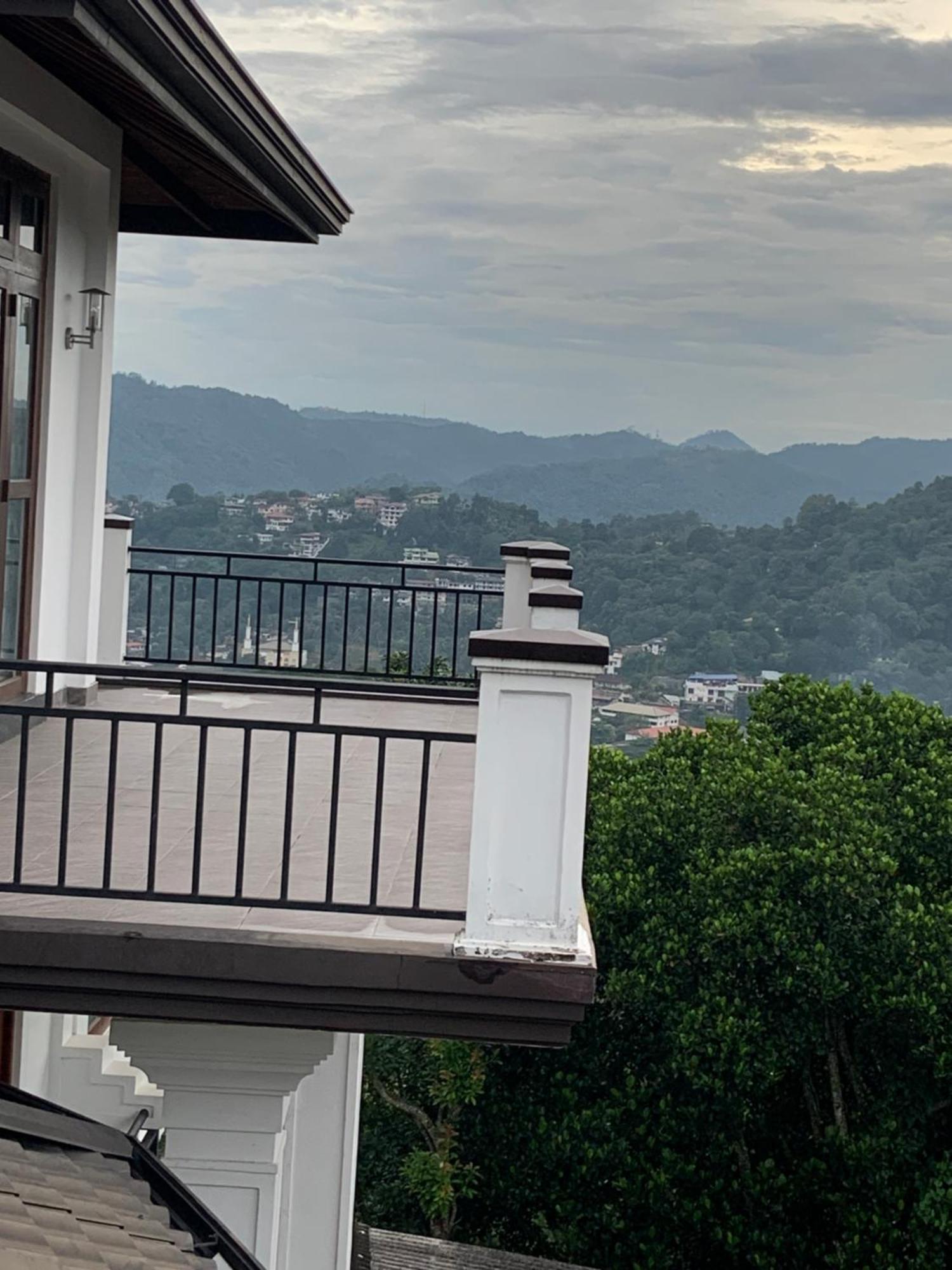 Golden King Residence - Free Pickup From Kandy Railway Station Bagian luar foto