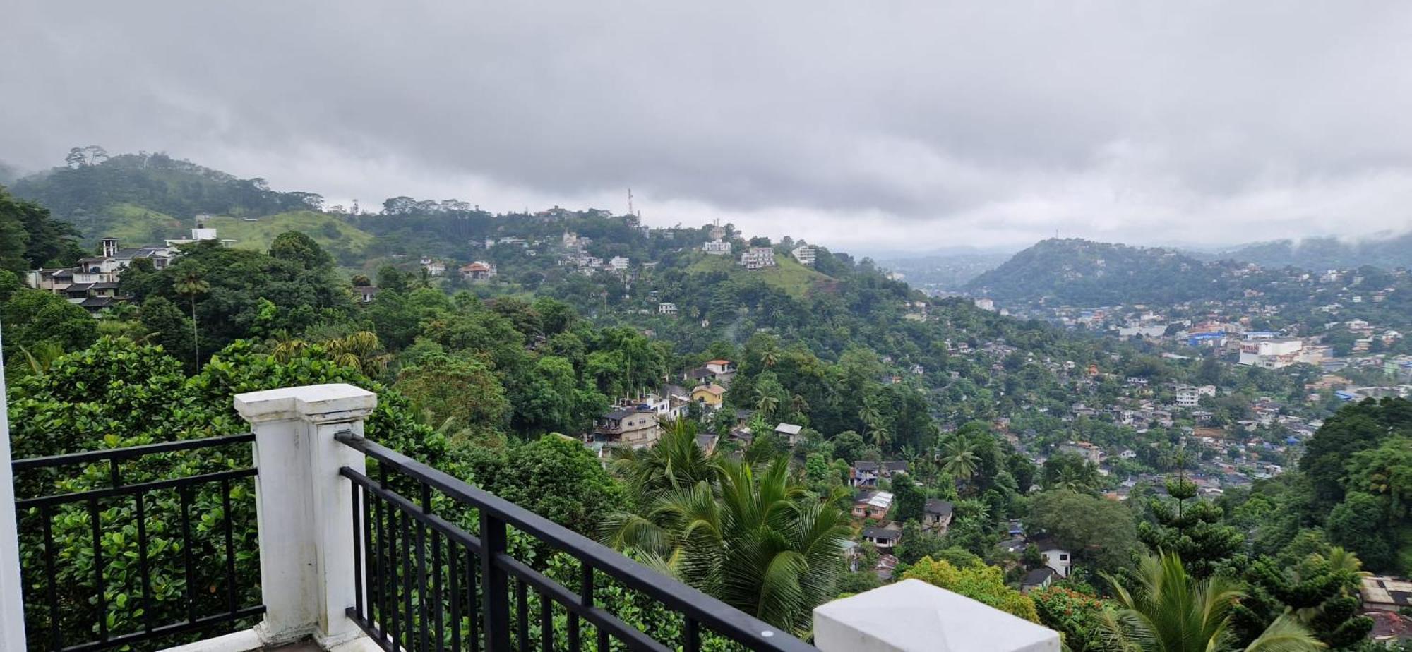Golden King Residence - Free Pickup From Kandy Railway Station Bagian luar foto