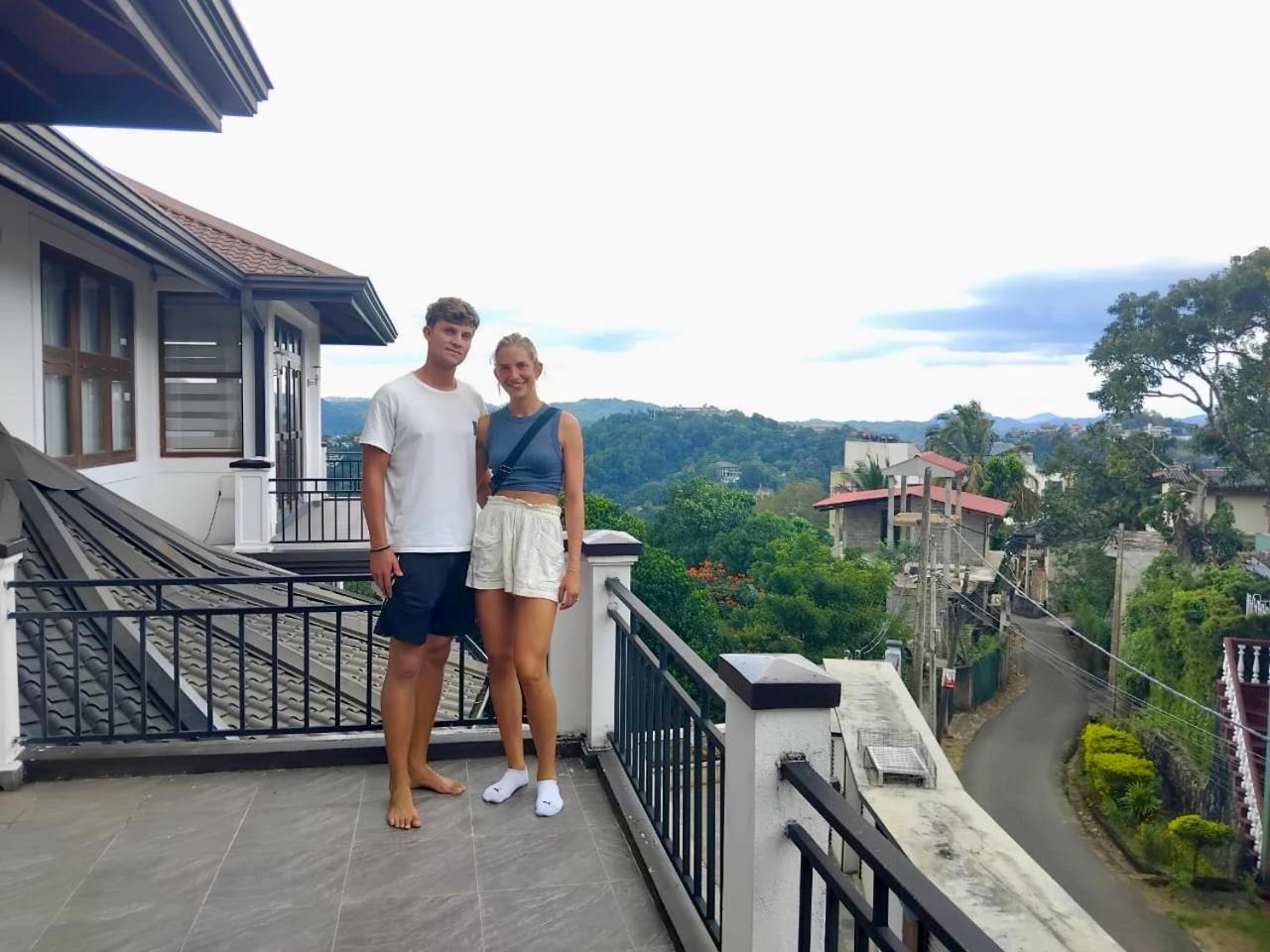 Golden King Residence - Free Pickup From Kandy Railway Station Bagian luar foto