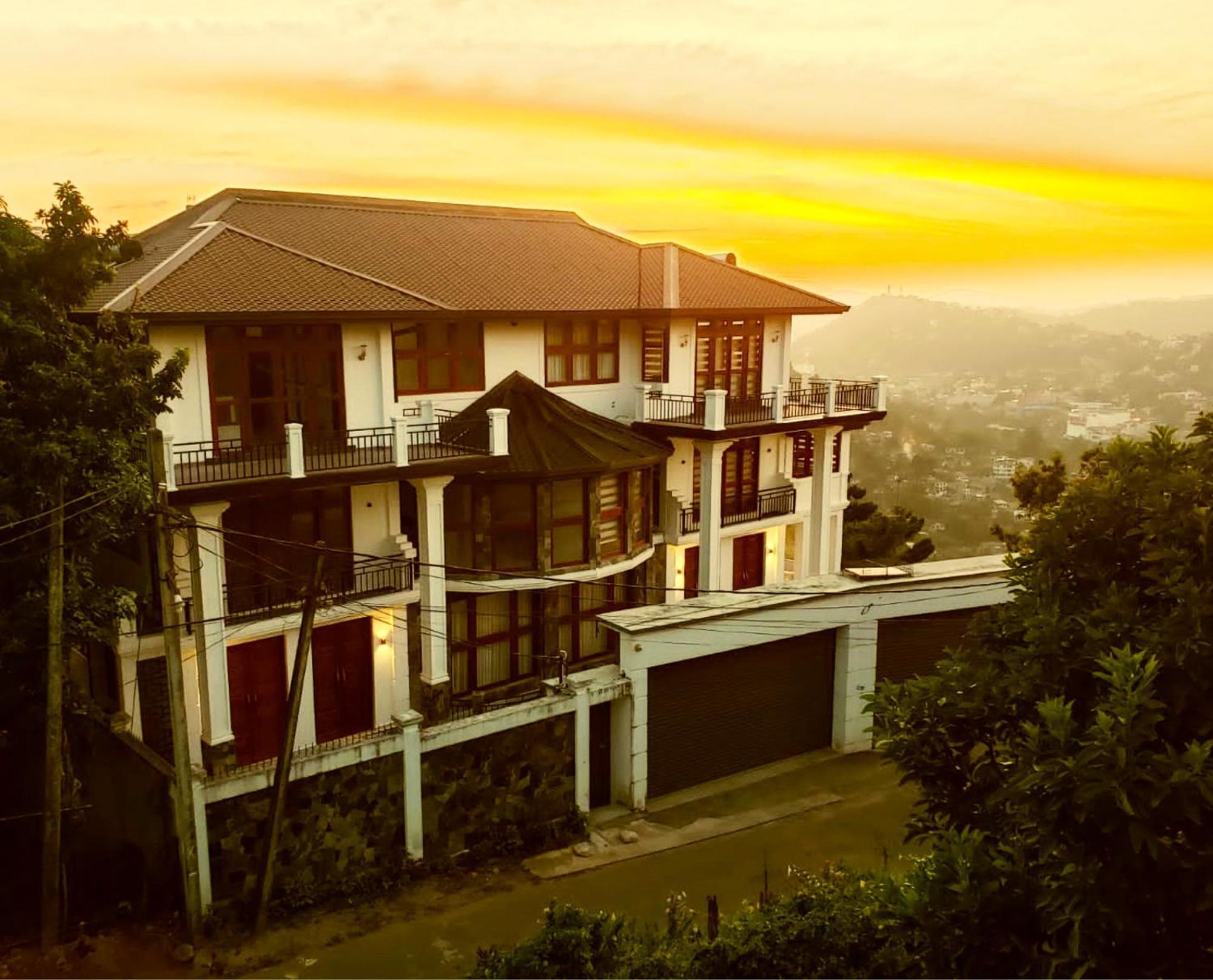 Golden King Residence - Free Pickup From Kandy Railway Station Bagian luar foto
