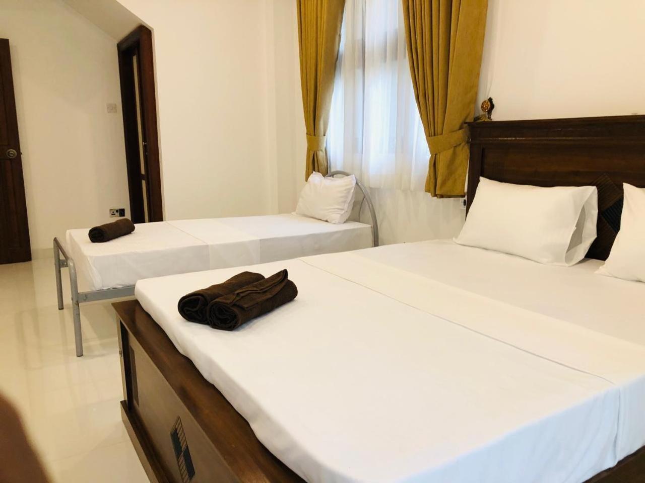 Golden King Residence - Free Pickup From Kandy Railway Station Bagian luar foto