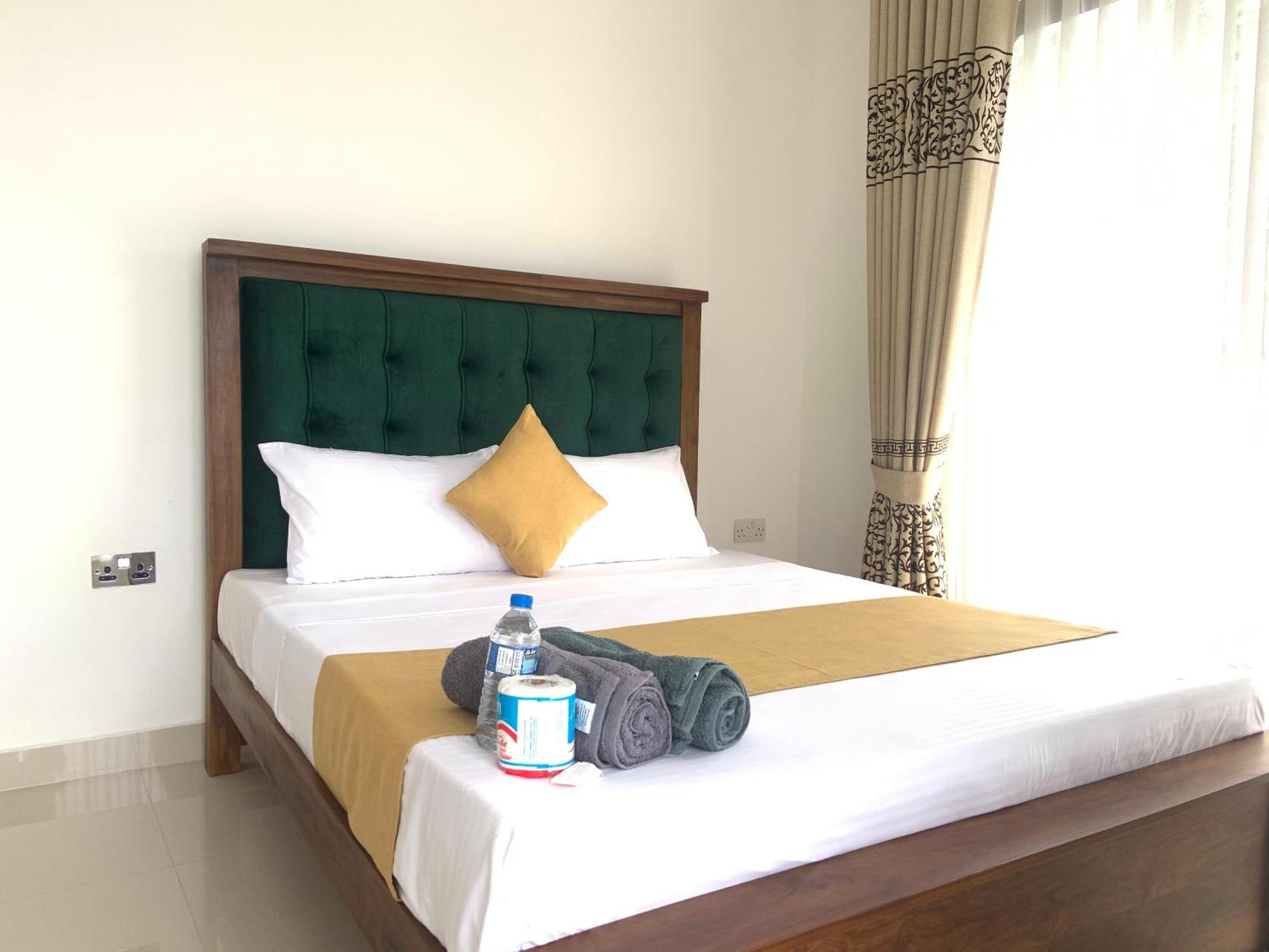 Golden King Residence - Free Pickup From Kandy Railway Station Bagian luar foto
