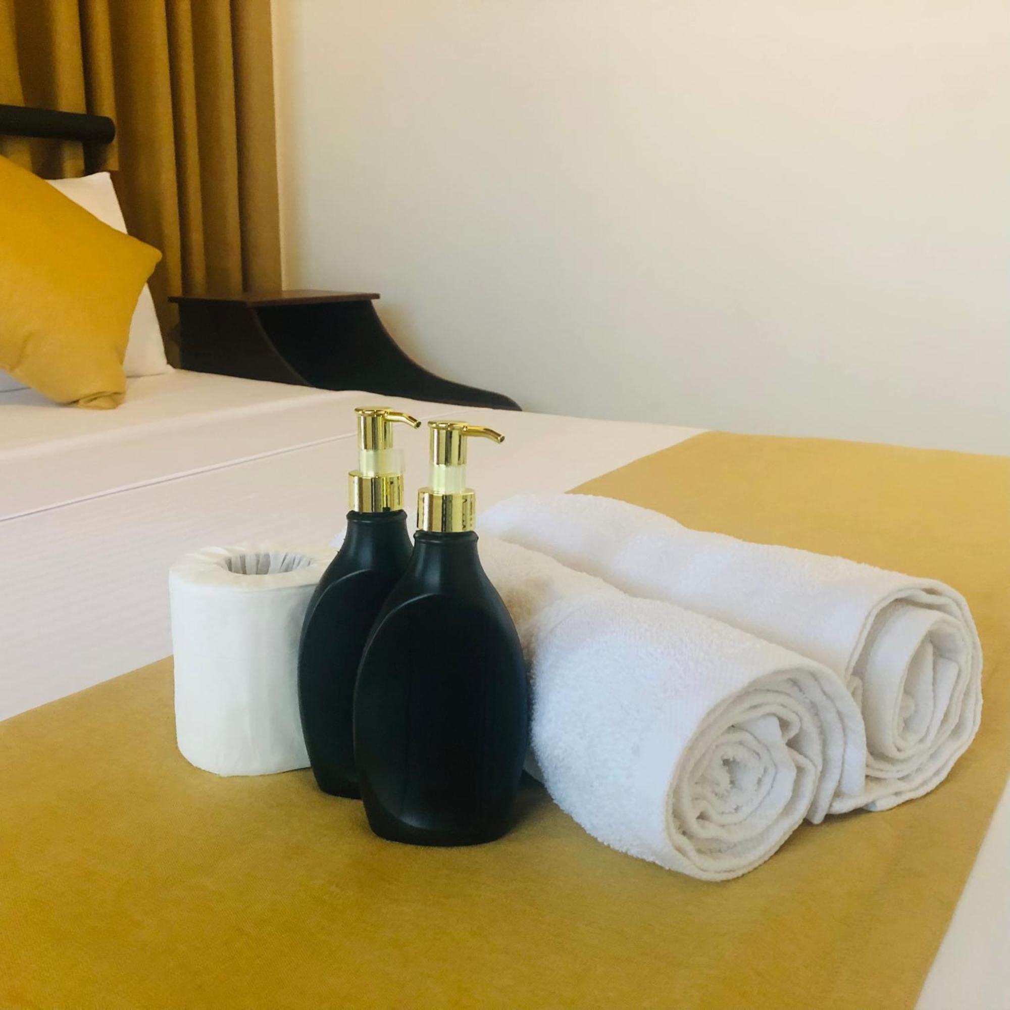 Golden King Residence - Free Pickup From Kandy Railway Station Bagian luar foto