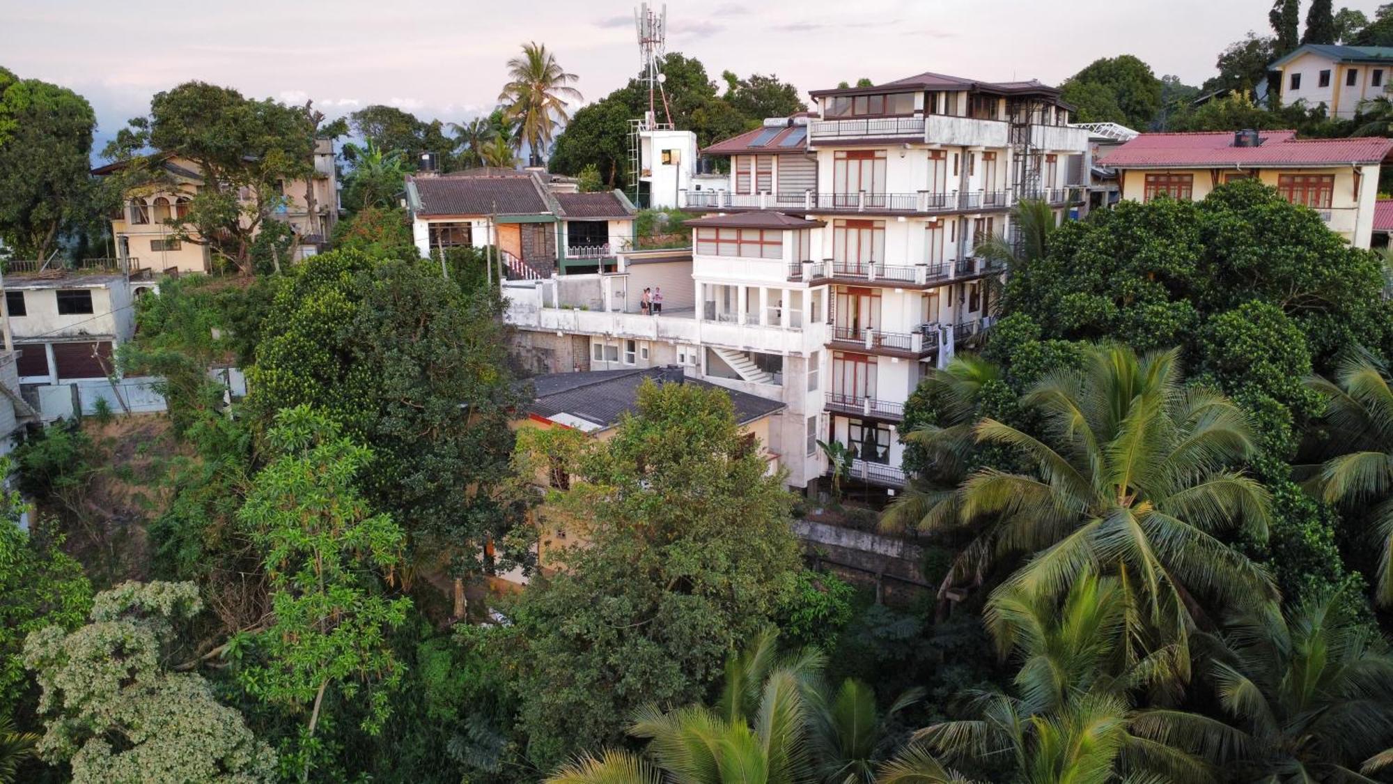 Golden King Residence - Free Pickup From Kandy Railway Station Bagian luar foto
