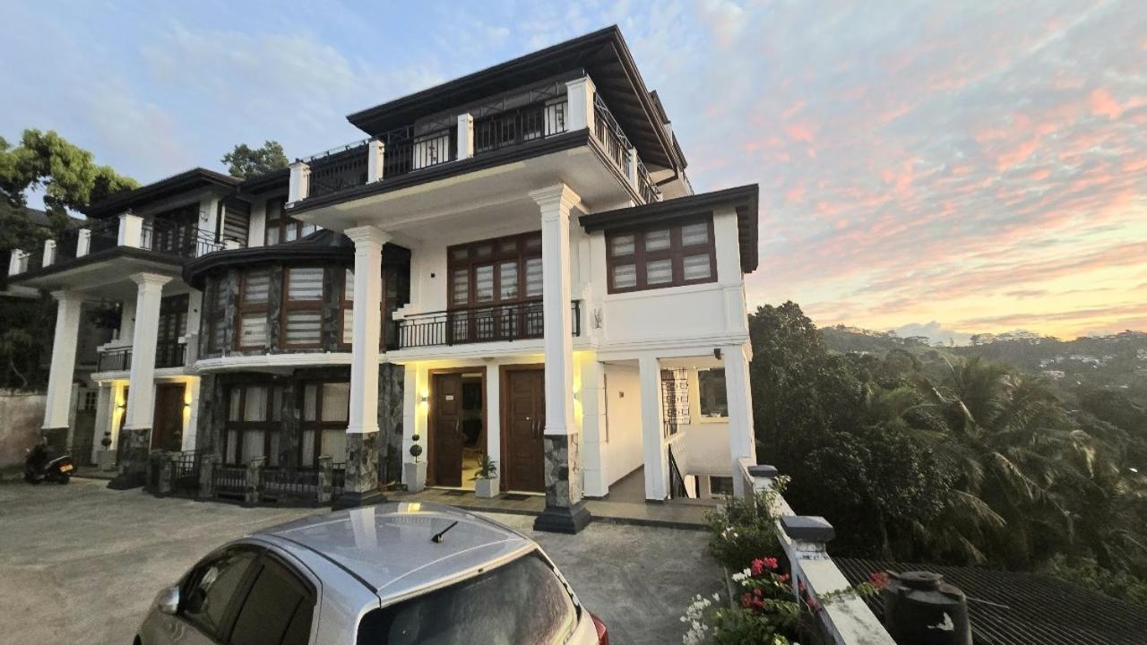 Golden King Residence - Free Pickup From Kandy Railway Station Bagian luar foto